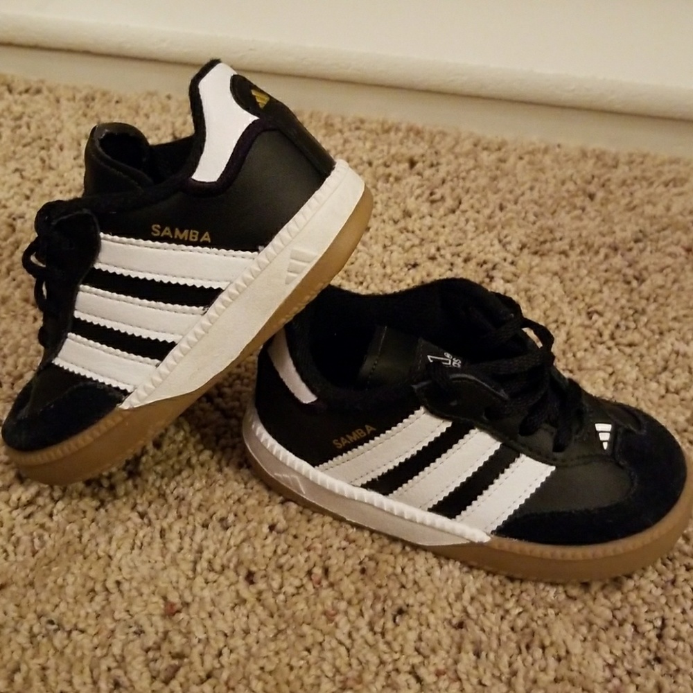 Baby boys size 6 Adidas Samba shoes